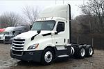 Used 2019 Freightliner Cascadia Day Cab 6x4, Semi Truck for sale #497212 - photo 4