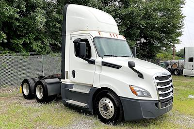 Used 2020 Freightliner Cascadia Day Cab 6x4, Semi Truck for sale #499101 - photo 1