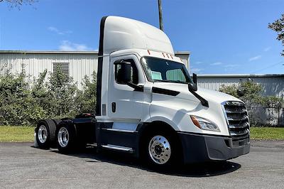 Used 2020 Freightliner Cascadia Day Cab 6x4, Semi Truck for sale #499503 - photo 1