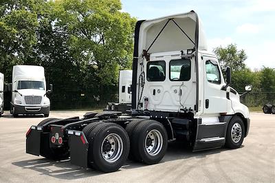 Used 2019 Freightliner Cascadia Day Cab 6x4, Semi Truck for sale #495372 - photo 2