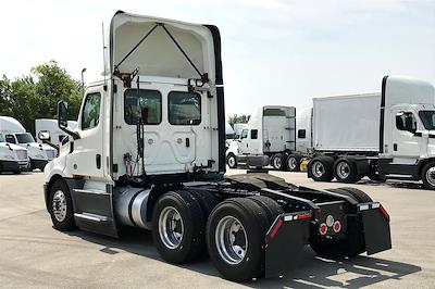 Used 2019 Freightliner Cascadia Day Cab 6x4, Semi Truck for sale #495842 - photo 2