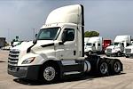 Used 2019 Freightliner Cascadia Day Cab 6x4, Semi Truck for sale #495842 - photo 1