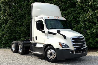 Used 2020 Freightliner Cascadia Day Cab 6x4, Semi Truck for sale #499092 - photo 1