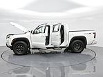 Used 2023 Nissan Frontier Crew Cab 4x2, Pickup for sale #201967P - photo 25