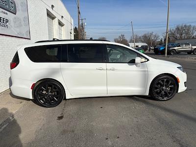 Used 2020 Chrysler Pacifica Touring L FWD, Minivan for sale #2418R - photo 1