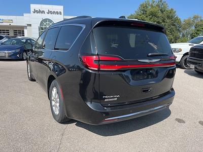 Used 2022 Chrysler Pacifica Touring L FWD, Minivan for sale #K04590 - photo 2