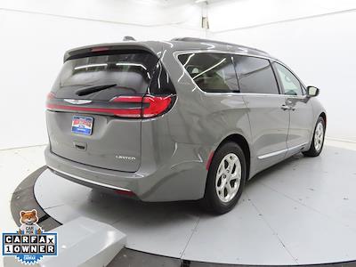 Used 2022 Chrysler Pacifica Limited FWD, Minivan for sale #2T59017 - photo 2