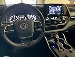 Used 2022 Toyota Highlander XLE FWD, SUV for sale #A1F-25236 - photo 27