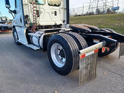 Used 2015 Freightliner Cascadia Day Cab 4x2, Semi Truck for sale #A1P-D1566 - photo 2