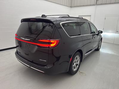 Used 2022 Chrysler Pacifica Limited FWD, Minivan for sale #P24-289 - photo 2