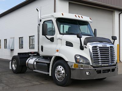 2016 Freightliner Cascadia Day Cab 4x2, Semi Truck for sale #UH558 - photo 2