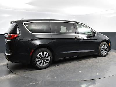 Used 2022 Chrysler Pacifica Touring L FWD, Minivan for sale #25P2497 - photo 2