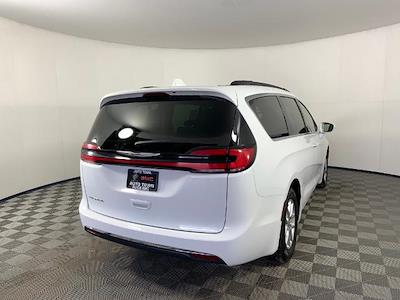 Used 2022 Chrysler Pacifica Touring L FWD, Minivan for sale #GP8134 - photo 2