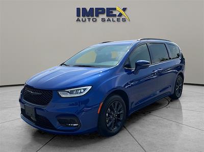 Used 2021 Chrysler Pacifica Touring L FWD, Minivan for sale #1CV8518 - photo 1