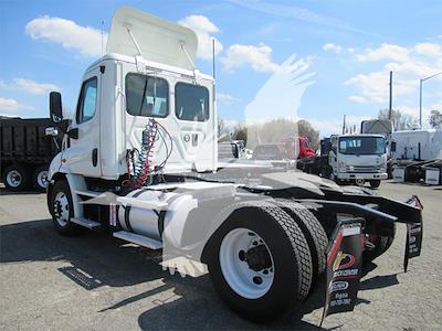 Used 2014 Freightliner Cascadia Day Cab 4x2, Semi Truck for sale #4FT1528 - photo 2