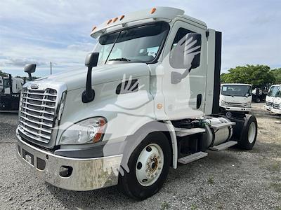 Used 2014 Freightliner Cascadia Day Cab 4x2, Semi Truck for sale #4FT2668 - photo 1