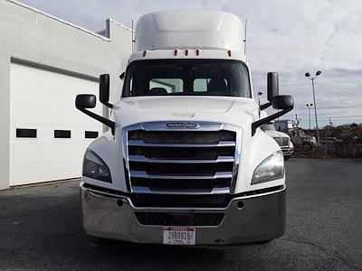 Used 2019 Freightliner Cascadia Day Cab 6x4, Semi Truck for sale #270131 - photo 2