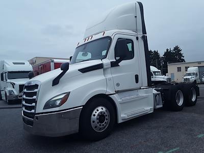 Used 2019 Freightliner Cascadia Day Cab 6x4, Semi Truck for sale #270143 - photo 1