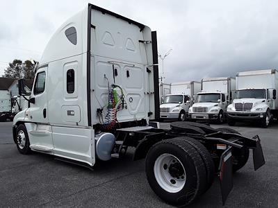 Used 2020 Freightliner Cascadia Sleeper Cab 4x2, Semi Truck for sale #273927 - photo 2