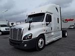 Used 2020 Freightliner Cascadia Sleeper Cab 4x2, Semi Truck for sale #273927 - photo 1