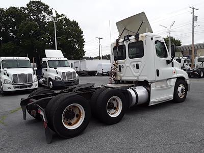 Used 2016 Freightliner Cascadia Day Cab 6x4, Semi Truck for sale #647231 - photo 2