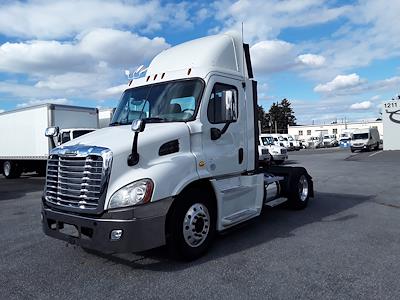 Used 2016 Freightliner Cascadia Day Cab 4x2, Semi Truck for sale #648472 - photo 1