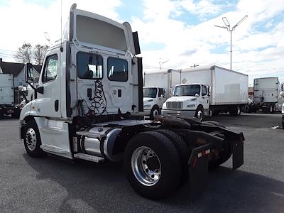 Used 2016 Freightliner Cascadia Day Cab 4x2, Semi Truck for sale #648472 - photo 2