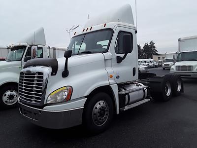 Used 2016 Freightliner Cascadia Day Cab 6x4, Semi Truck for sale #651652 - photo 1