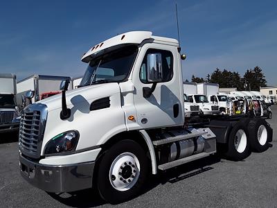 Used 2017 Freightliner Cascadia Day Cab 6x4, Semi Truck for sale #659864 - photo 1