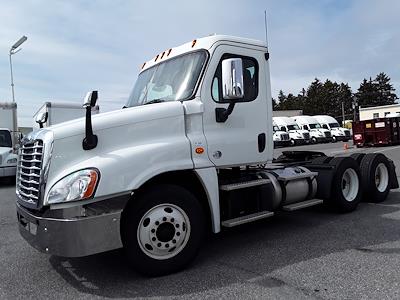 Used 2017 Freightliner Cascadia Day Cab 6x4, Semi Truck for sale #673522 - photo 1