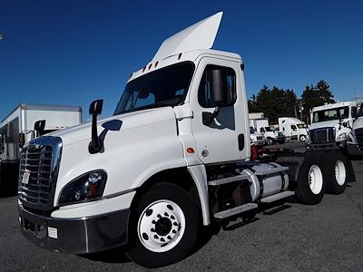 Used 2018 Freightliner Cascadia Day Cab 6x4, Semi Truck for sale #754171 - photo 1