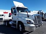 Used 2018 Freightliner Cascadia Day Cab 6x4, Semi Truck for sale #754171 - photo 4