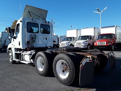 Used 2018 Freightliner Cascadia Day Cab 6x4, Semi Truck for sale #754419 - photo 2