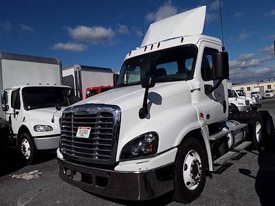 Used 2018 Freightliner Cascadia Day Cab 6x4, Semi Truck for sale #754421 - photo 1