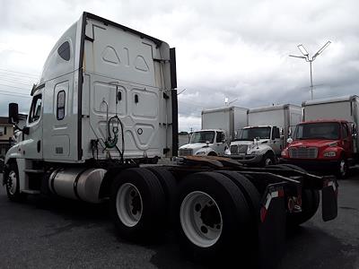 Used 2018 Freightliner Cascadia Sleeper Cab 6x4, Semi Truck for sale #765768 - photo 2