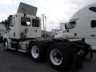 Used 2019 Freightliner Cascadia Day Cab 6x4, Semi Truck for sale #813008 - photo 2