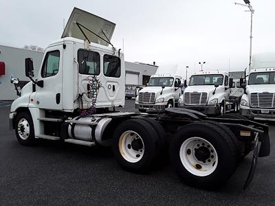 Used 2019 Freightliner Cascadia Day Cab 6x4, Semi Truck for sale #813354 - photo 2