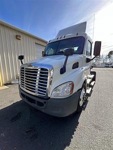 Used 2015 Freightliner Cascadia Day Cab 4x2, Semi Truck for sale #640717 - photo 1