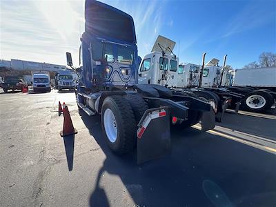 Used 2015 Freightliner Cascadia Day Cab 4x2, Semi Truck for sale #343117 - photo 2