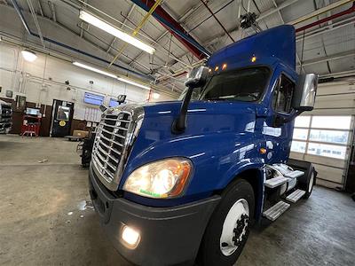 Used 2015 Freightliner Cascadia Day Cab 4x2, Semi Truck for sale #343118 - photo 1