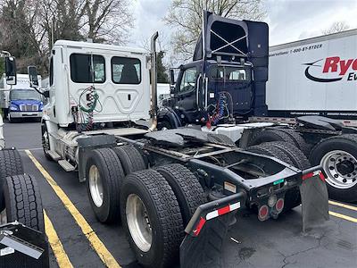 Used 2019 Freightliner Cascadia Day Cab 6x4, Semi Truck for sale #537146 - photo 2