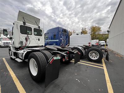 Used 2016 Freightliner Cascadia Day Cab 4x2, Semi Truck for sale #657377 - photo 2