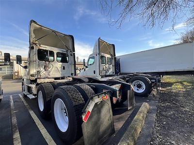 Used 2017 Freightliner Cascadia Day Cab 6x4, Semi Truck for sale #667586 - photo 2