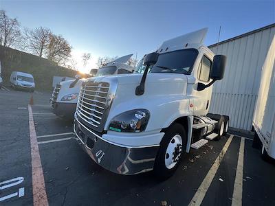 Used 2017 Freightliner Cascadia Day Cab 6x4, Semi Truck for sale #678781 - photo 1