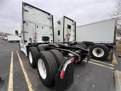 Used 2018 Freightliner Cascadia Sleeper Cab 6x4, Semi Truck for sale #760382 - photo 2