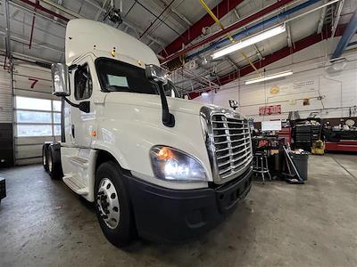 Used 2018 Freightliner Cascadia Day Cab 6x4, Semi Truck for sale #765570 - photo 1