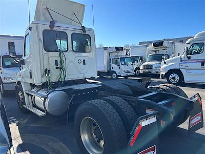 Used 2018 Freightliner Cascadia Day Cab 4x2, Semi Truck for sale #769844 - photo 2