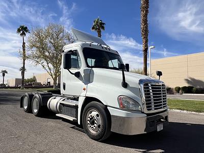 2018 Freightliner Cascadia Day Cab 6x4, Semi Truck for sale #784952 - photo 1