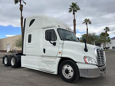 Used 2018 Freightliner Cascadia Sleeper Cab 6x4, Semi Truck for sale #786271 - photo 1