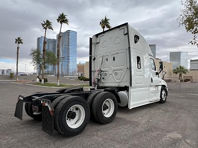 Used 2018 Freightliner Cascadia Sleeper Cab 6x4, Semi Truck for sale #786271 - photo 2